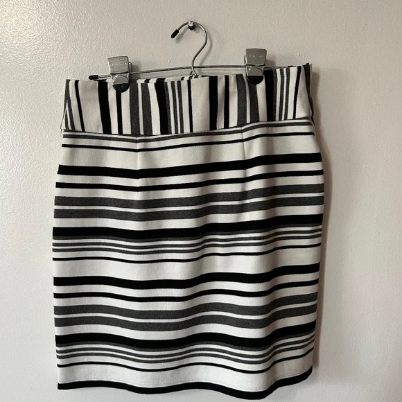 Women's cabi Grandstand Ponte Knit Black White Stripe Faux Wrap Pencil Skirt - Picture 5 of 16